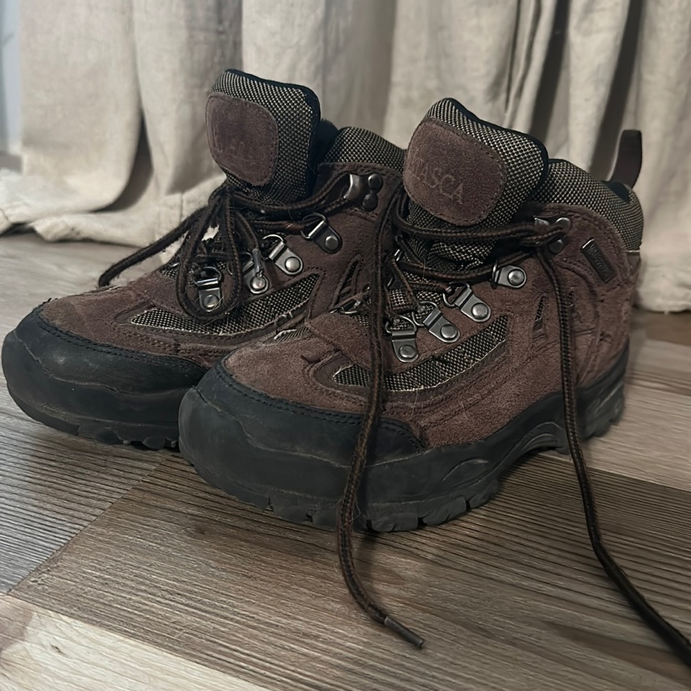 Youth hiking boots